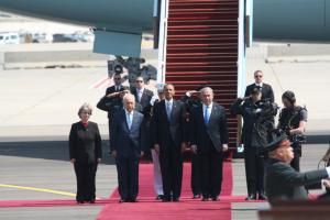 President Shimon Peres, President Barack Obama, and Prime Minister Netanyahu. They all wore blue! Photo from Ben Hartman, Jerusalem Post